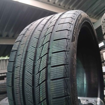 295/35R21 Atlas Polarbear UHP 3