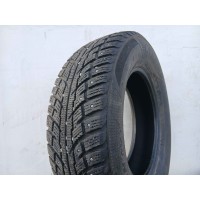 215/70R16 Kumho I'Zen RV Stud KC16