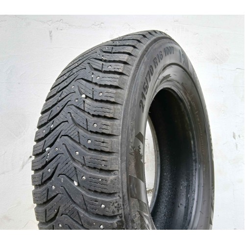 215/70R16 Kumho WinterCraft Ice WS31