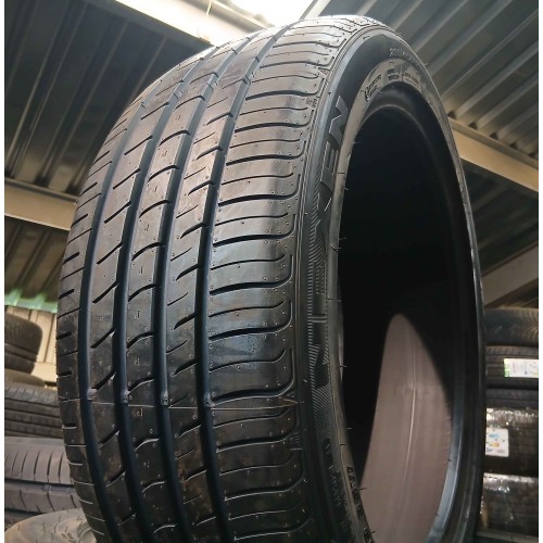 235/45R19 Nexen N Fera RU1